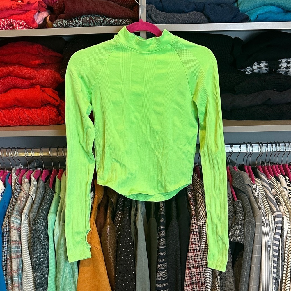 Free People Movement green long sleeve back cut out compression crop top size XS
